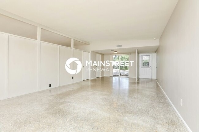 Building Photo - 4 Bedroom Pet-Friendly Home in Edgewood, FL with Main Street Renewal
