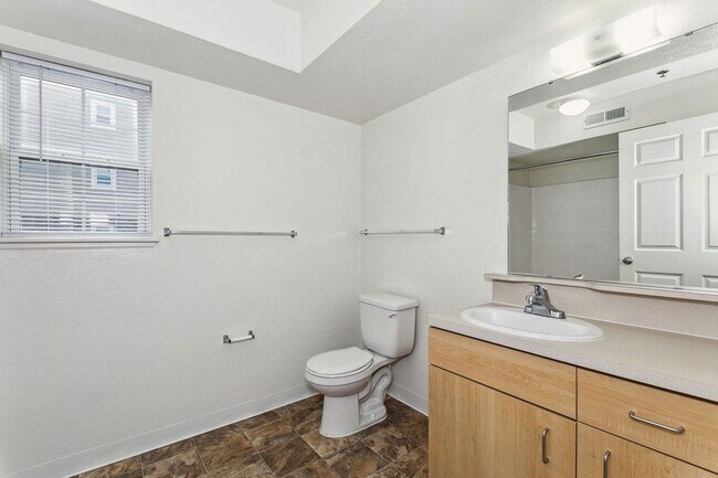 Foto del edificio - Colonial Pointe at Fairview Apartments