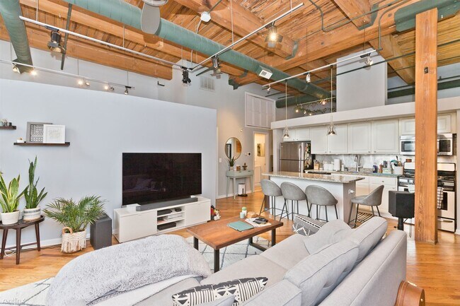 Foto del edificio - 2 br, 1 bath Condo - 2222 W Diversey Ave A...