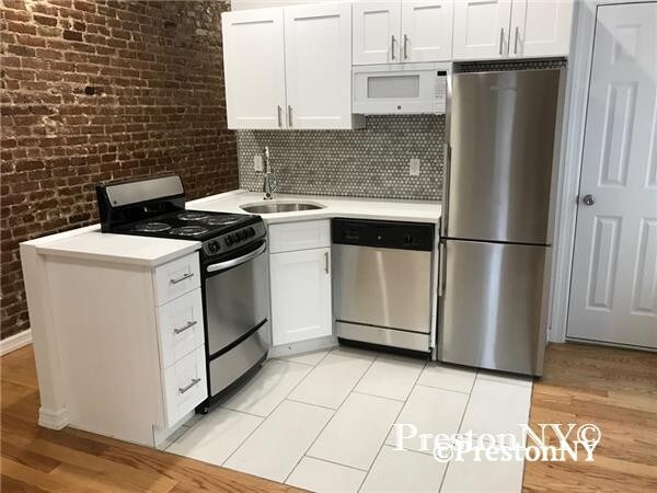 Foto del edificio - 135 W 10th St