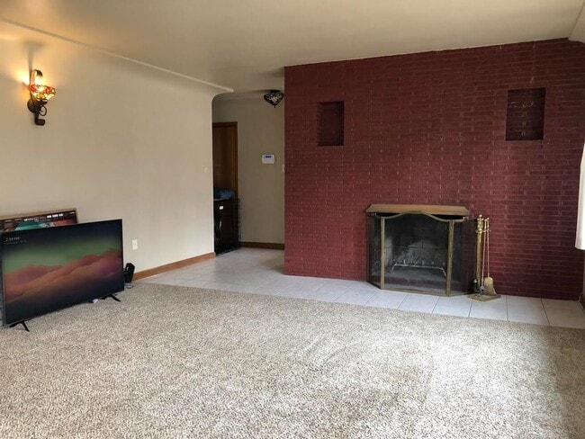 Building Photo - Charming 4 Bd, 2 Ba, Ranch Home in D-12 School District, close to Downtown, Trails and Ft. Carson