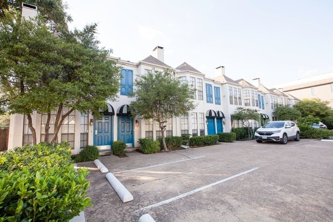 Building Photo - Dallas Townhome with Reserved Parking