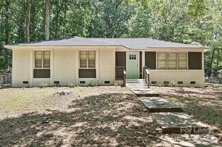 Building Photo - 5121 Farm Pond Ln