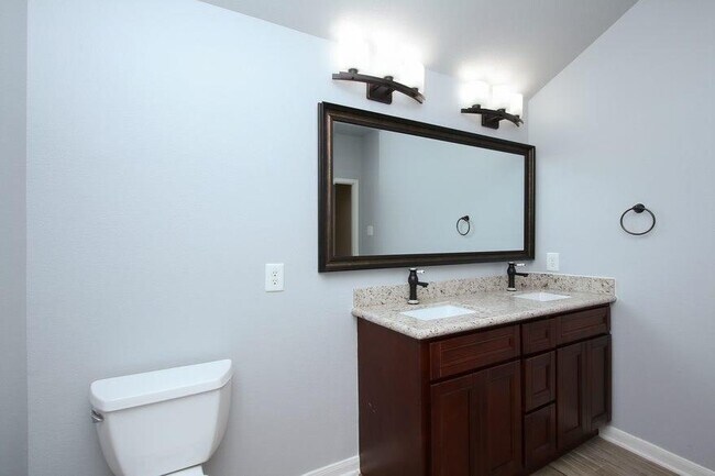 Building Photo - 5410 Linden Grove Ct