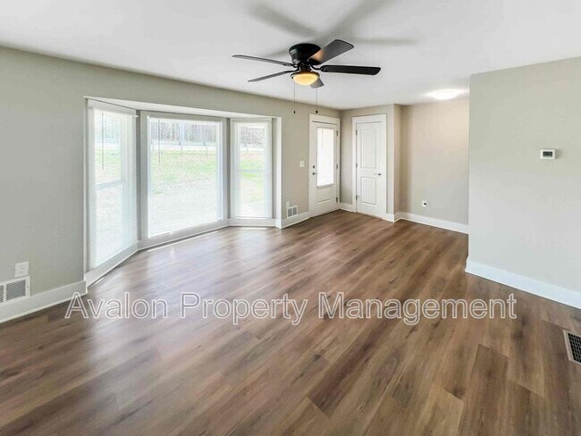 Foto del edificio - 3301 Mars Hill Rd