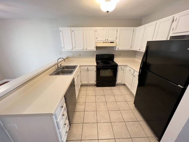 Foto del edificio - Adorable 2 Bed Townhome Convenient to Duke...