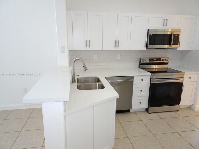 Foto del edificio - 5460 NW 107th Ave