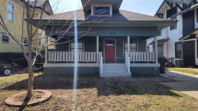 Building Photo - Mesta Park