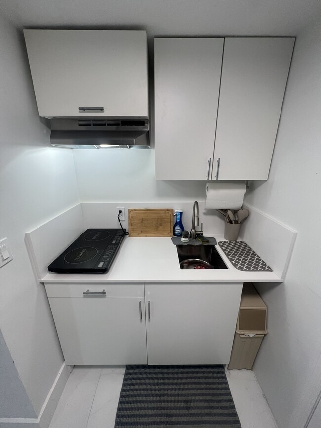 Building Photo - 240 SW 71st Ave
