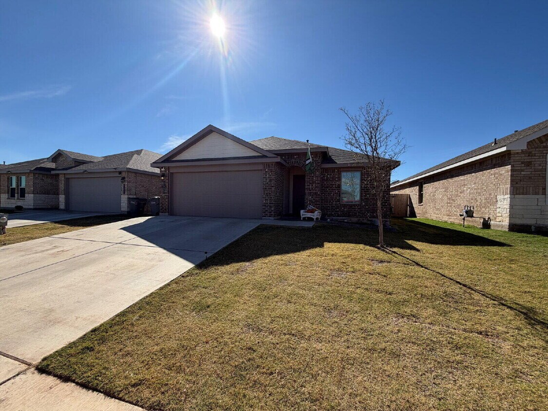 Foto principal - 7433 8th St