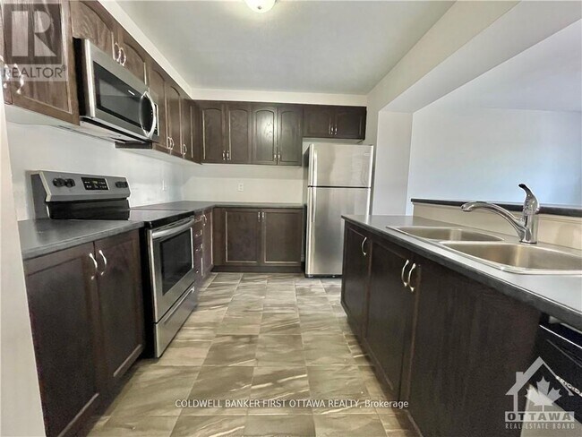 Building Photo - 339 Pumpkinseed Cres