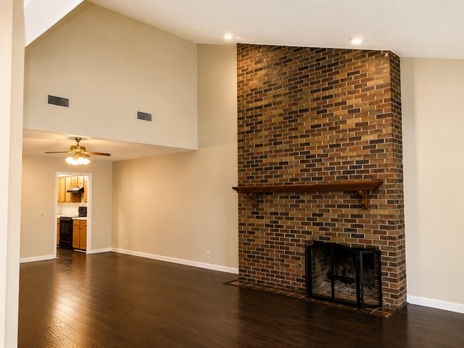 Building Photo - 126 Hollyhill Ln