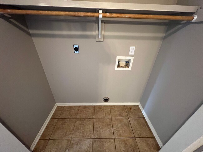 Building Photo - 2233 Alma Blvd