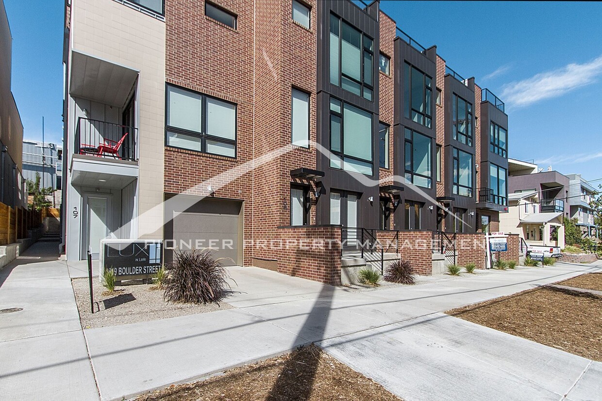 Primary Photo - Georgeous Modern Condo with a Kitchen Fit ...