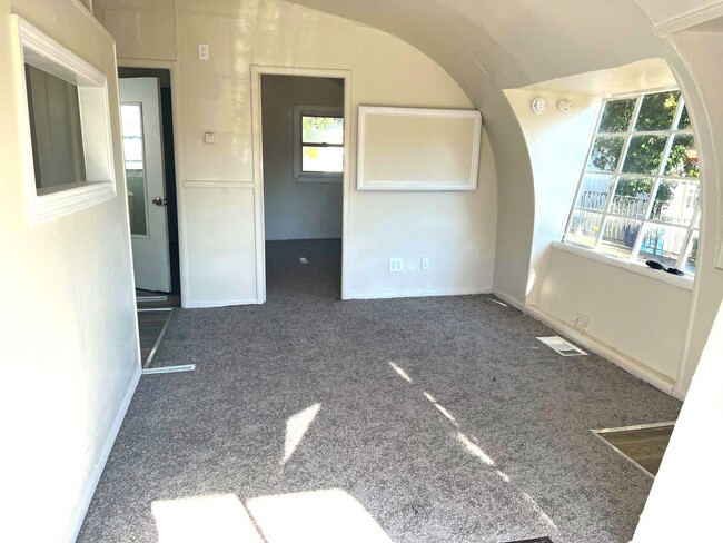 Building Photo - Renovated Two Bedroom Mobile Home