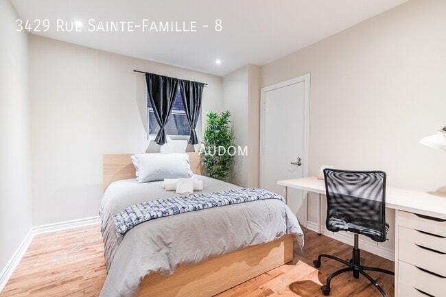Building Photo - 3429 Rue Sainte-Famille
