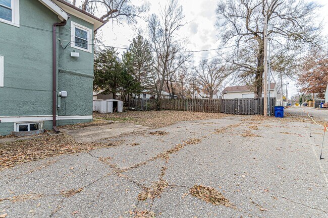 Foto del edificio - Please View 3D Virtual Walk-Through Before Scheduling a Showing