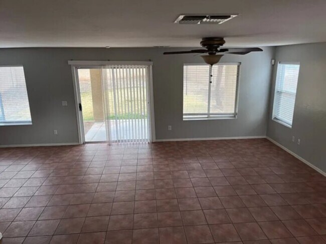 Foto del edificio - Large 4 bedroom, 3 bath home.