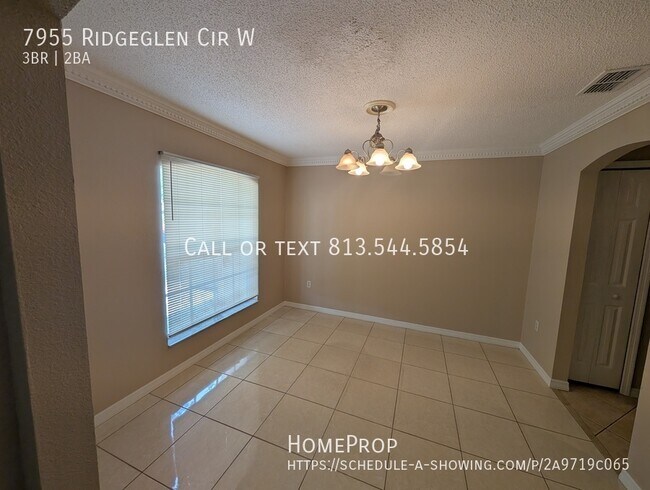 Foto del edificio - 7955 Ridgeglen Cir W