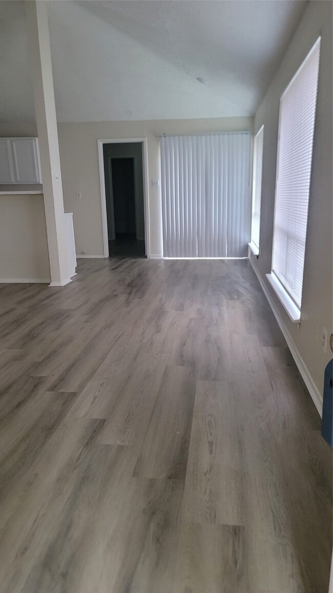 Foto del edificio - 5212 Beaverbrook Dr