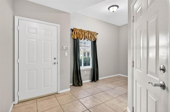 Building Photo - 9739 Meadow Field Cir