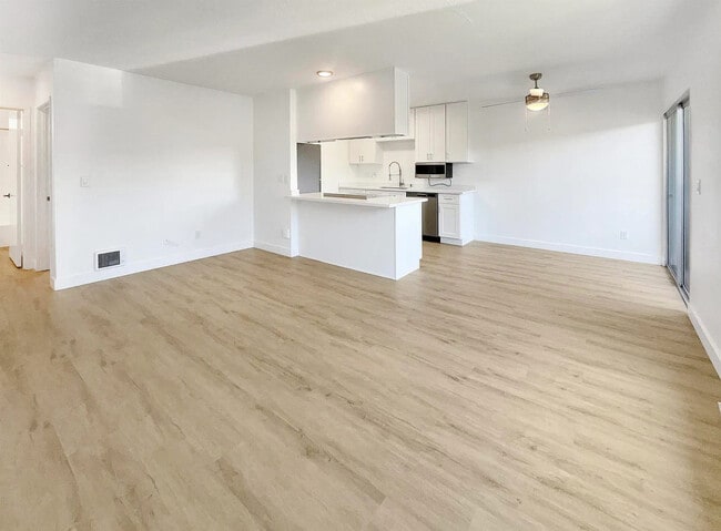 Foto del edificio - 9586 Carroll Canyon Rd