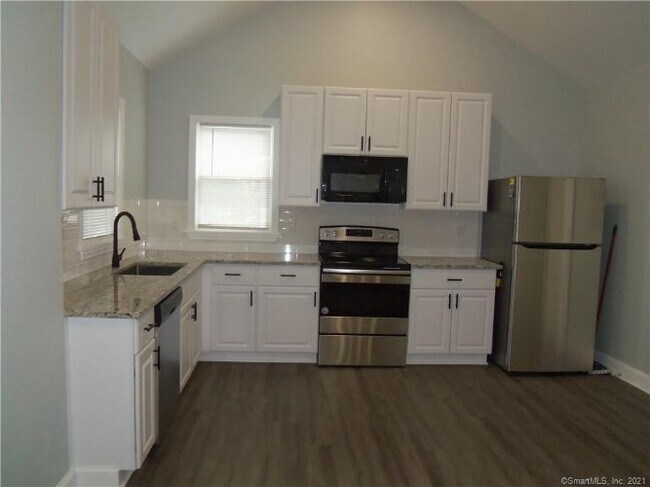Building Photo - 592 Sylvan Ave
