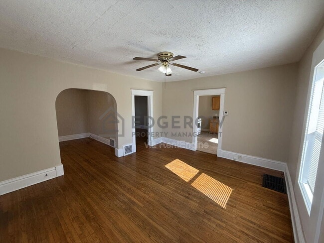 Foto del edificio - 742 Mc Reynolds Ave NW