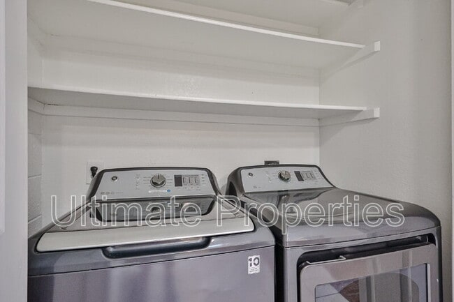 Building Photo - 10815 W Northern Ave