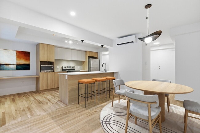 Building Photo - 2755 Av De Kent