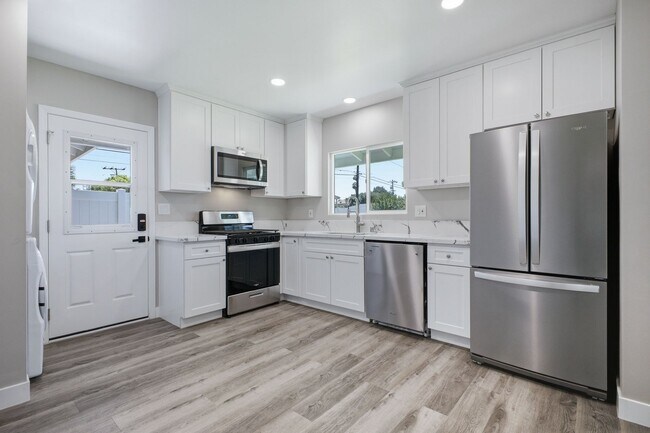 Building Photo - Stylishly Updated Pasadena Home with Spacious Yards Perfect for Entertaining