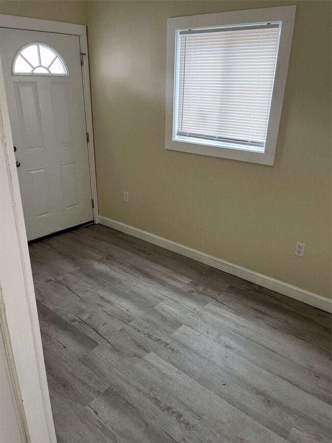 Building Photo - 2961 W 11th St