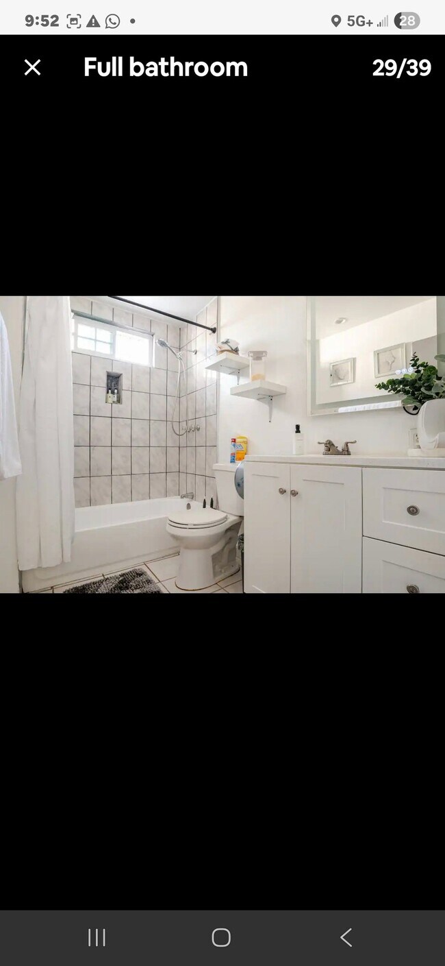 Photo - 933 Kenwood St Apartment