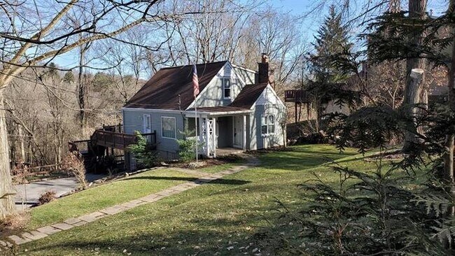 Foto del edificio - 5919 Kings School Road, Bethel Park, PA, 1...