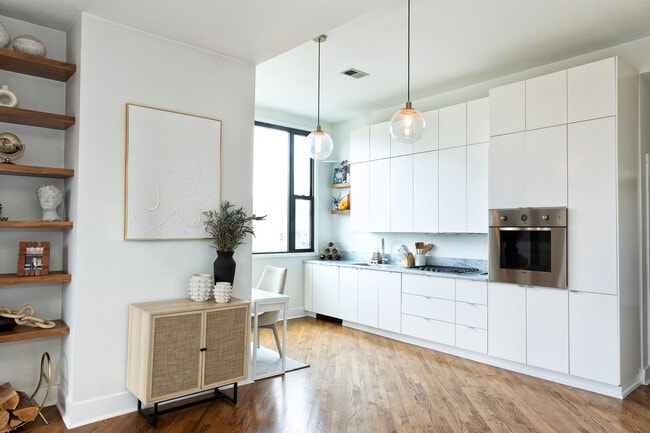 Foto del edificio - 1367 W Erie St