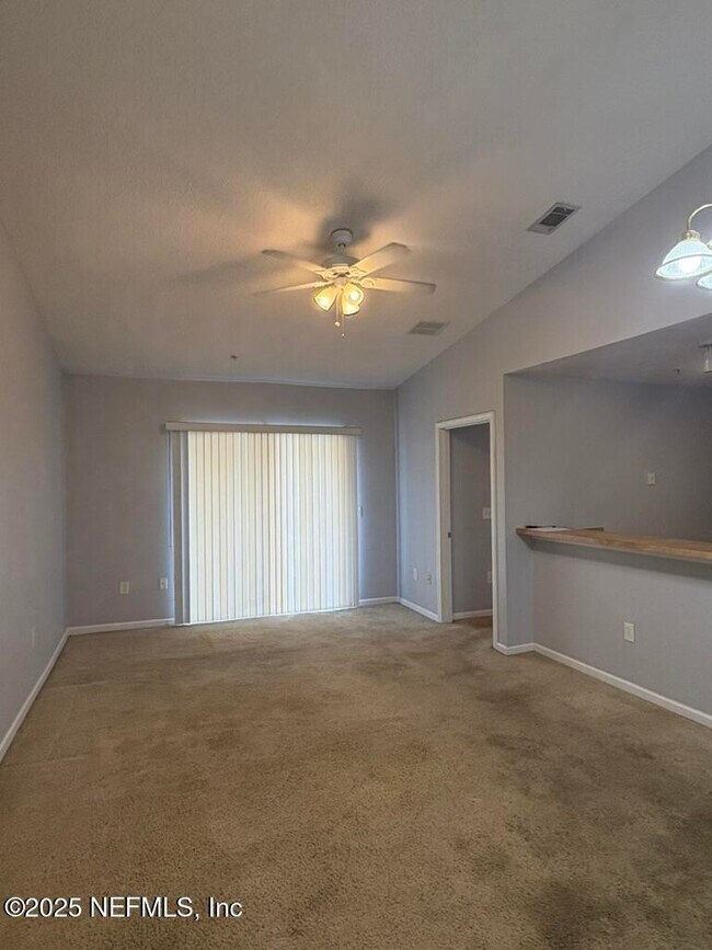 Foto del edificio - 7920 Merrill Rd