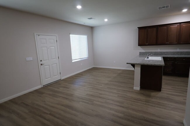 Building Photo - Northview Meadows Luxury Duplexes!