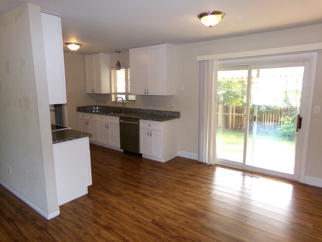 Building Photo - 1132 Ponderosa Dr