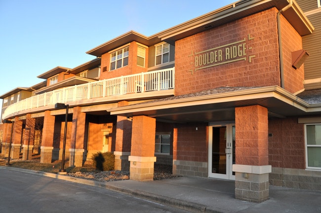 Building Photo - Boulder Ridge