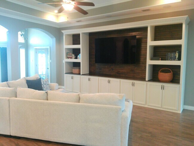 Building Photo - 8206 Big Bend - 4/Bed 3/Bath - $3500/month