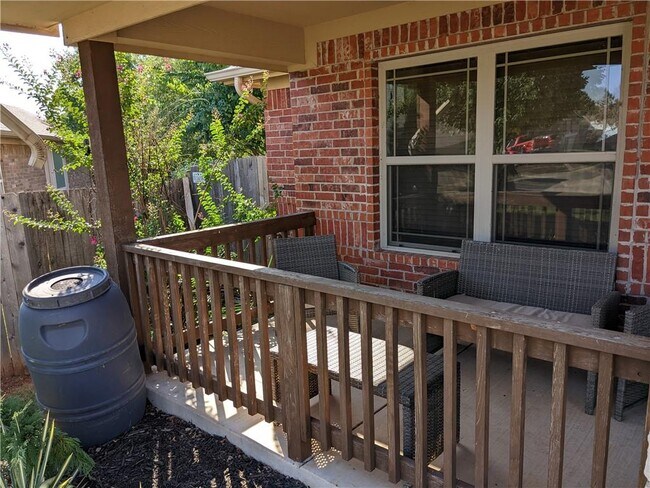 Foto del edificio - 2508 Black Oaks Cir