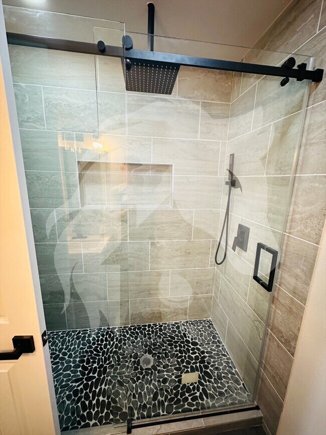 Foto del edificio - "Charming 3-Bed, 2-Bath Home in Shattuck -...