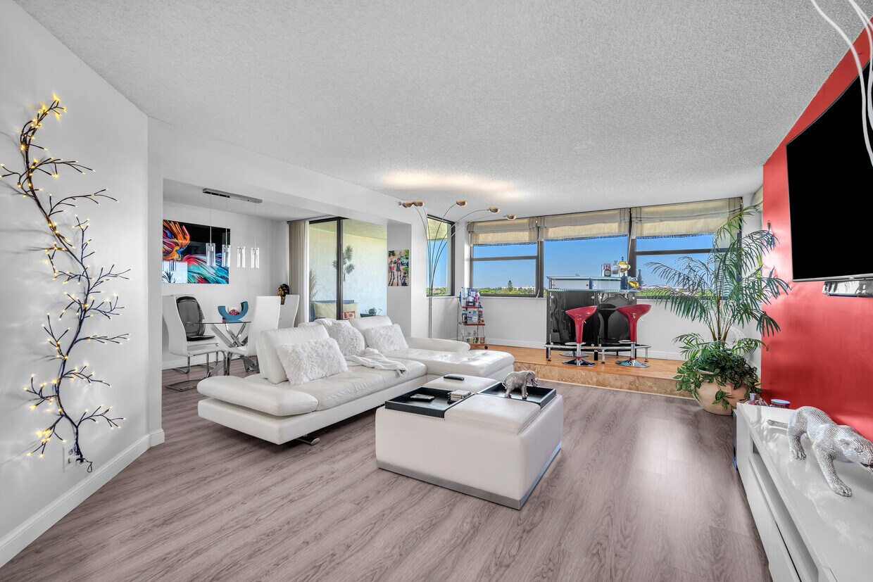 Foto principal - 6463 La Costa Dr