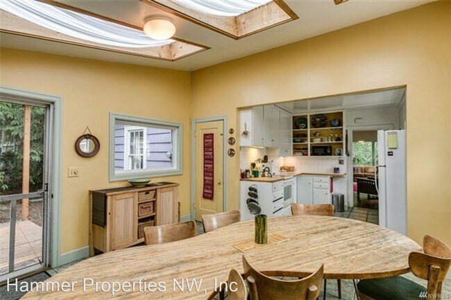 Foto del edificio - 6 br, 2 bath House - 724 N Forest Street