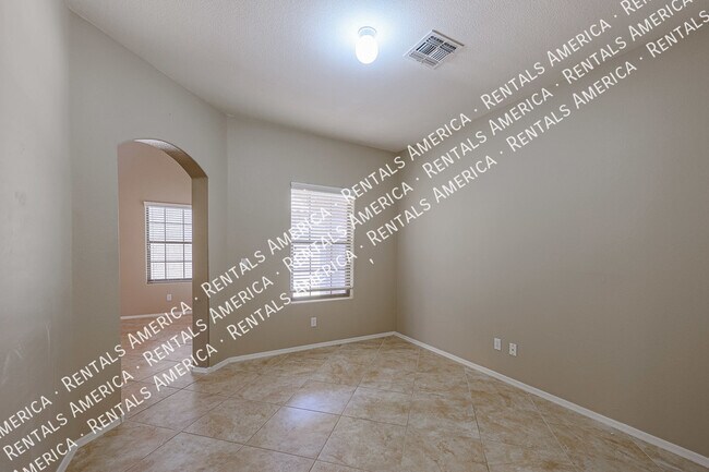 Foto del edificio - 16021 W Custer Ln
