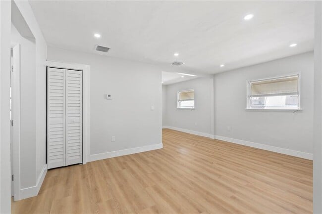 Foto del edificio - 1946 Rodman St