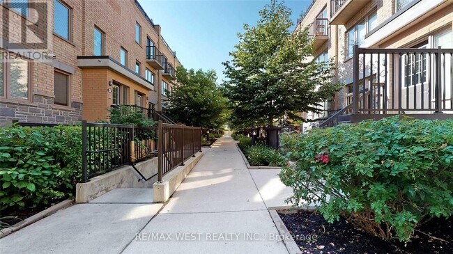 Building Photo - 10 Foundry Ave