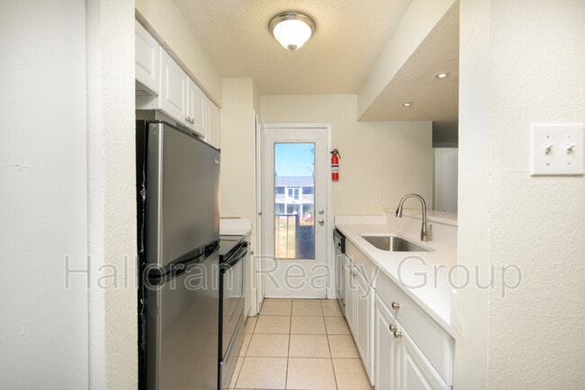 Building Photo - 6700 Whispering Oak Pl