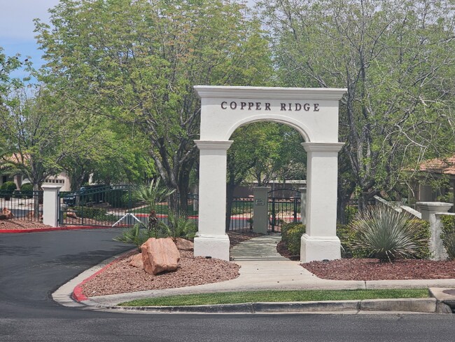 Foto del edificio - 2273 Surrey Meadows Ave