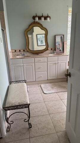 Building Photo - 11575 Sanderling Dr